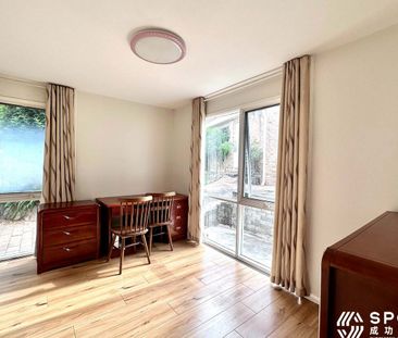 Spacious 5-Bedroom Family Home in a Peaceful Location - Photo 5