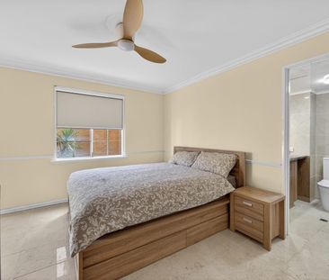 Stylish Furnished 3x2 Apartment with Resort-Style Facilities - Photo 4