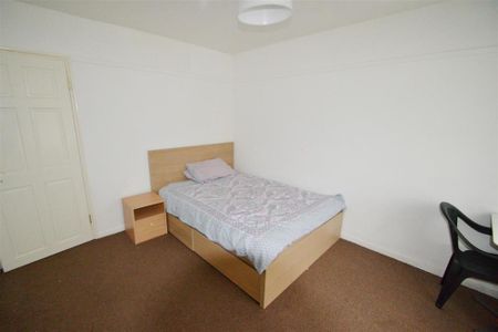 3 bedroom property to let - Photo 2