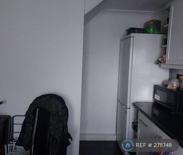 4 bedroom flat to rent - Photo 3