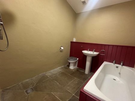 2 bedroom barn conversion to rent - Photo 2