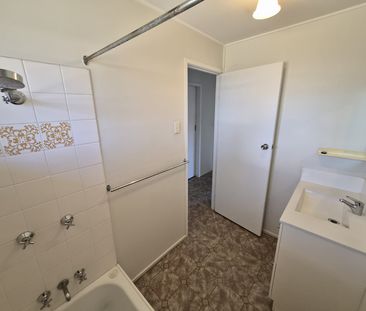 CONVENIENTLY LOCATED 2 BEDROOM DUPLEX - Photo 6