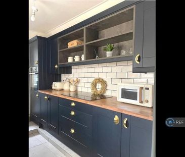 3 bedroom terraced house to rent - Photo 3