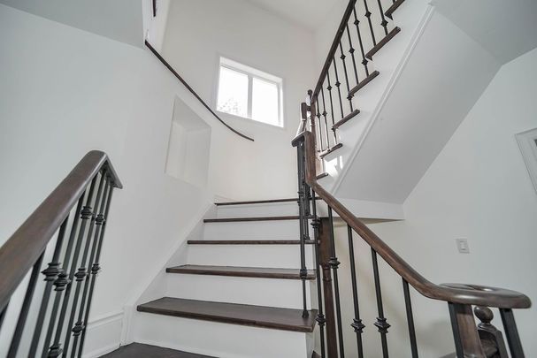 For Lease - 618 Foxcroft Boulevard, Newmarket, Ontario - Photo 1