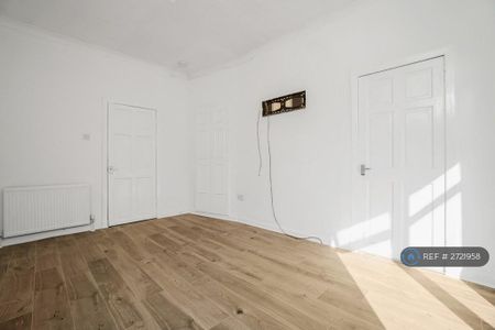 3 bedroom flat to rent - Photo 4