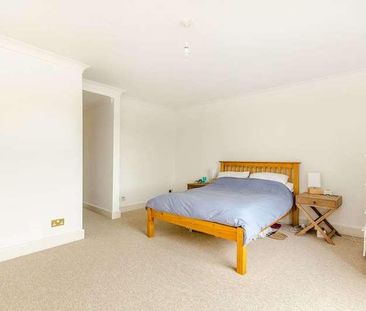 St Katharines Way, Wapping, E1W - Photo 3