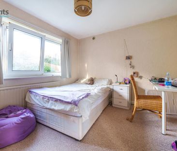 4 bedroom semi-detached house to rent - Photo 2