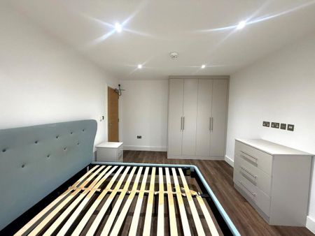 4 bedroom flat to rent - Photo 3