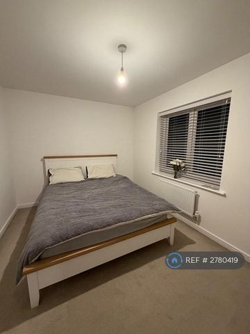 4 bedroom detached house to rent - Photo 2