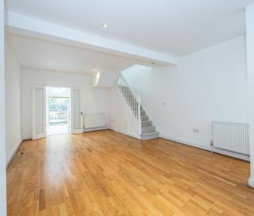 2 bedroom end of terrace house to rent - Photo 2