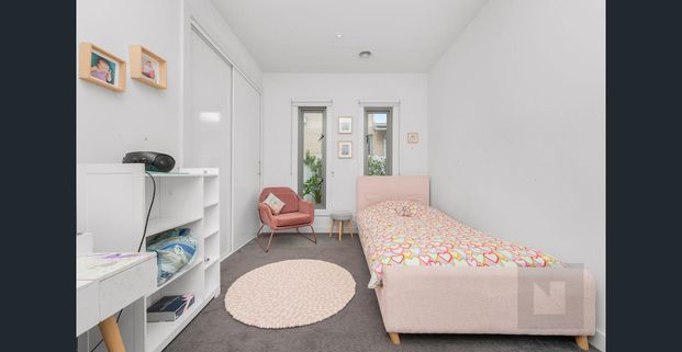 The ultimate family home with swimming pool - Photo 1