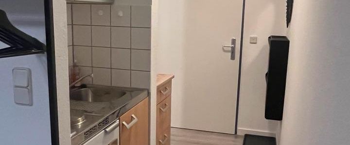 1 Zimmer Wohnung schöne Dachgeschoss renoviert - Foto 1