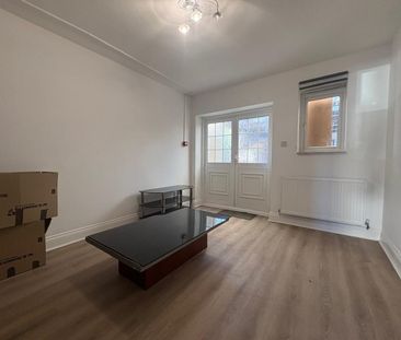 5 Bed Semi-Detached House, Berkshire Gardens, N13 - Photo 1
