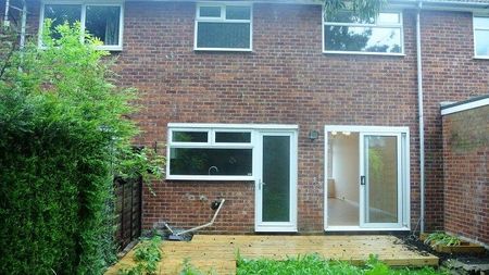 3 bedroom terraced house to rent - Photo 2