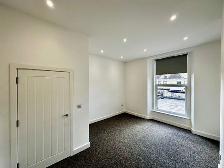 2 Bed Flat, Cotham Hill, BS6 - Photo 2