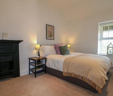 3 bedroom semi-detached house to rent - Photo 6