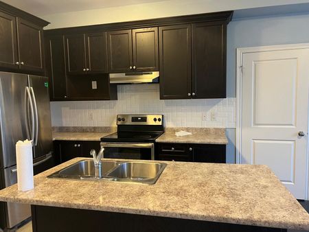 For Lease - 25 Hogan Manor Drive, Brampton, Ontario - Photo 3