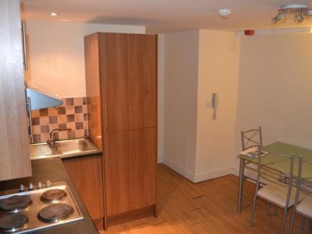 3 bedroom flat to rent - Photo 2