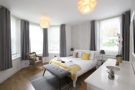 2 bedroom ground floor flat to rent - Photo 2