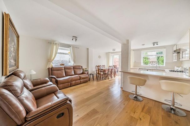 4 bedroom house to rent - Photo 1