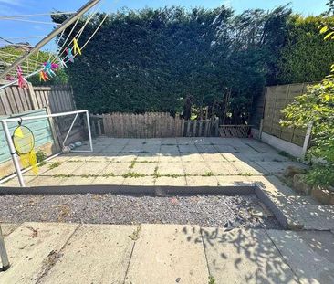 Kingston Close, Shaw, OL2 - Photo 3