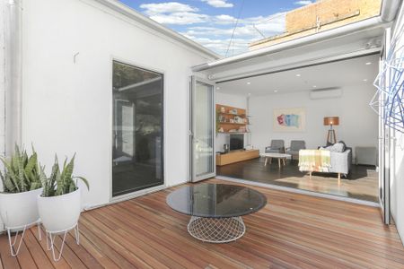 Elegant 3-Bedroom Home in Peaceful Lilyfield Pocket - Photo 3