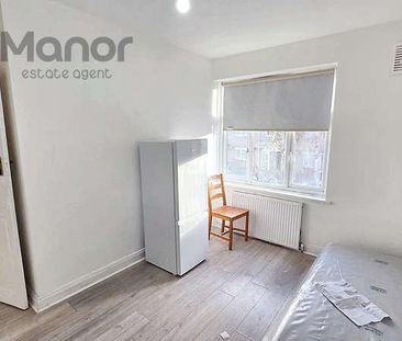 Lonsdale Avenue, East Ham, E6 - Photo 2