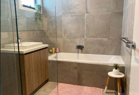 SPACIOUS 4 BEDROOM , 3 BATHROOM FAMILY HOME - Photo 5