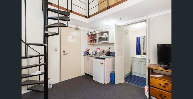 Loft Apartment in Prime University District Location - Photo 1