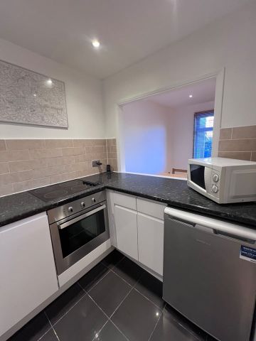 1 Bed Flat, Burnham Close, SE1 - Photo 4