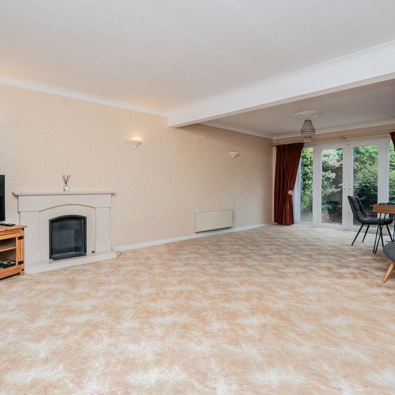 Tavistock Close, Woburn Sands, Milton Keynes, MK17 - Photo 1