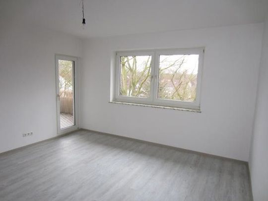 Bezugsfertige 3,5-Zimmerwohnung mit Einbauküche und Balkon. - Photo 1