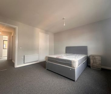 3 bedroom flat to rent - Photo 2