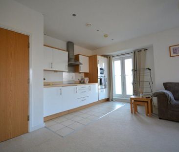 2 bedroom flat to rent - Photo 2