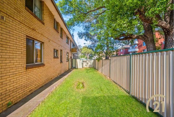 Ground Floor 2 Bedroom, Newly Renovated Unit! - Photo 1