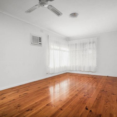 NEAT AS A PIN | HEATING AND COOLING | EASY ACCESS TO TRANSPORT - Photo 3