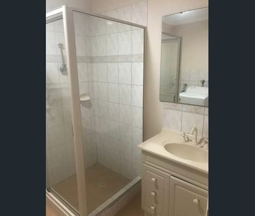 Low maintenance furnished unit - Photo 4