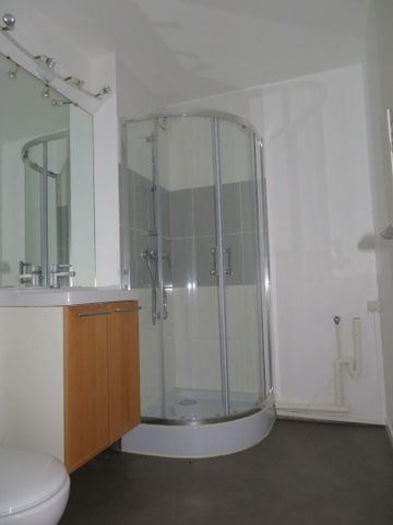 Appartement à louer - REIMS CENTRE- RUE DES MOISSONS - Photo 5