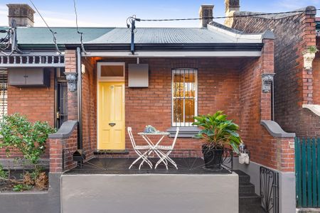 Gorgeous Newtown Terrace Home - Photo 3