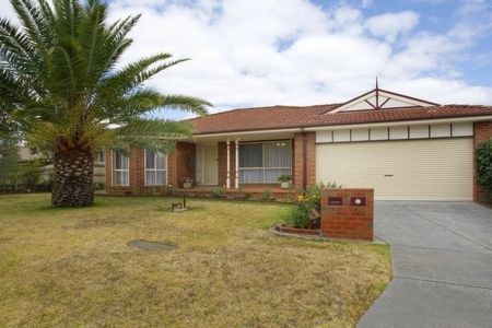 Family Home in Prime Narre Warren Location! - Photo 3