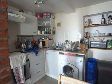 1 bedroom semi-detached house to rent - Photo 3