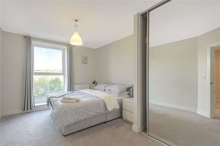 A two bedroom apartment to rent at Kennet Island in Reading. With en-suite shower room, bathroom and an allocated under ground parking space. - Photo 3