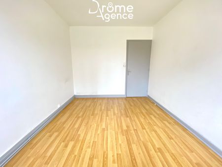 Location Appartement 3 pièces 78m² BOURG LES VALENCE 26500 - Photo 3