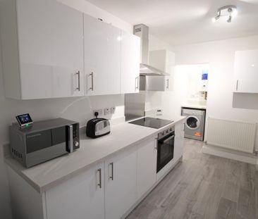 1 bedroom in a house share to rent - Photo 2