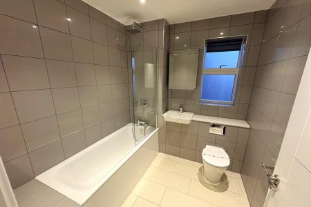 3 bedroom end of terrace house to rent - Photo 3