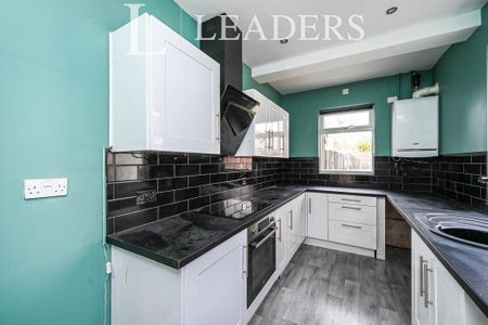 3 bedroom semi-detached house to rent - Photo 5