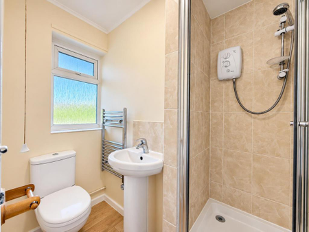 3 bedroom maisonette to rent - Photo 5