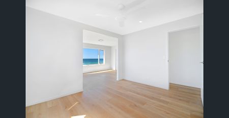 Fully Renovated Full Floor Beachfront Apartment – Mermaid Beach - Photo 3