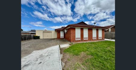 SPACIOUS 5-BEDROOM FAMILY HOME FOR LEASE - ST ALBANS - Photo 5