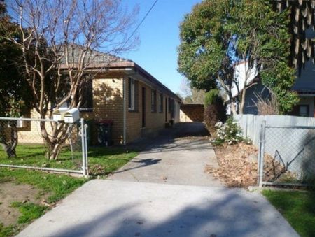 Comfort, Convenience, and Character in the Heart of South Albury - Photo 3